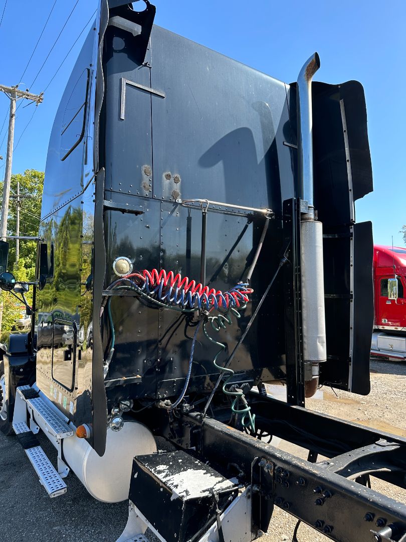 2001 FREIGHTLINER FLD 120 - Image 22